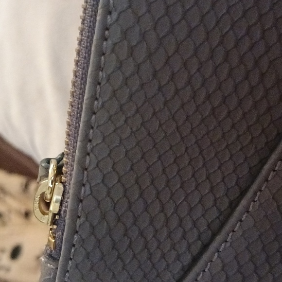 Banana Republic Faux Leather Pouch.   Small portfolio or mini ipad case. - Picture 3 of 3